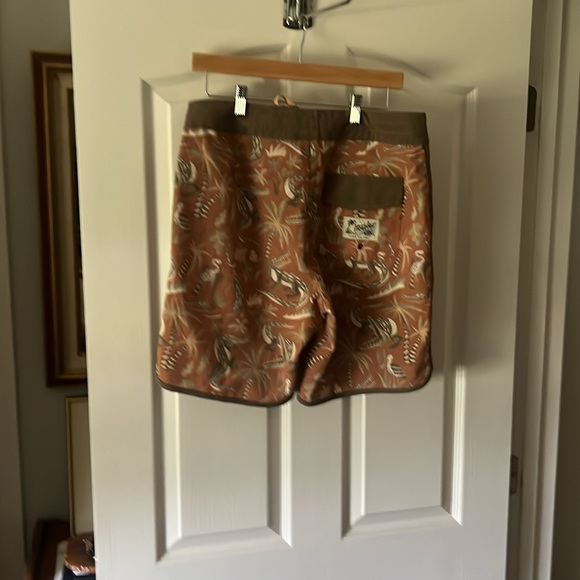 Brand New. Never Worn Howler Brothers Stretch Bruja Boardshortd Lazy Gator . - Picture 7 of 8